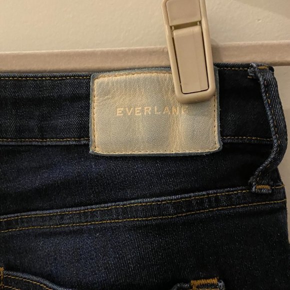 Everlane Curvy High-Rise Jeans in Dark Blue - Picture 4 of 6
